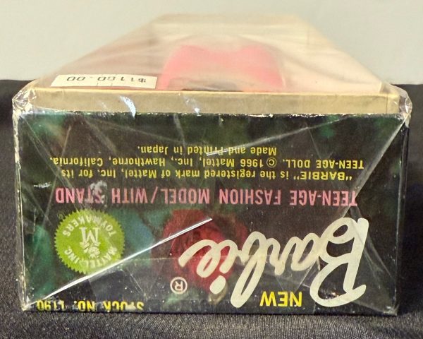 #1190 Vintage Standard Barbie Dark Brown Hair MIB - Image 7