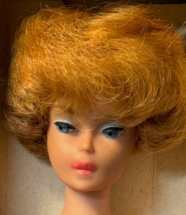 #850 Vintage Bubble Cut Barbie Blonde MIB - Image 2
