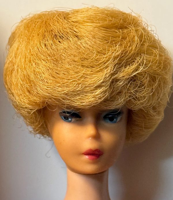 #850 Vintage Bubble Cut Platinum Barbie MIB - Image 3