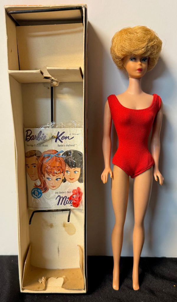 #850 Vintage Bubble Cut Platinum Barbie MIB - Image 2