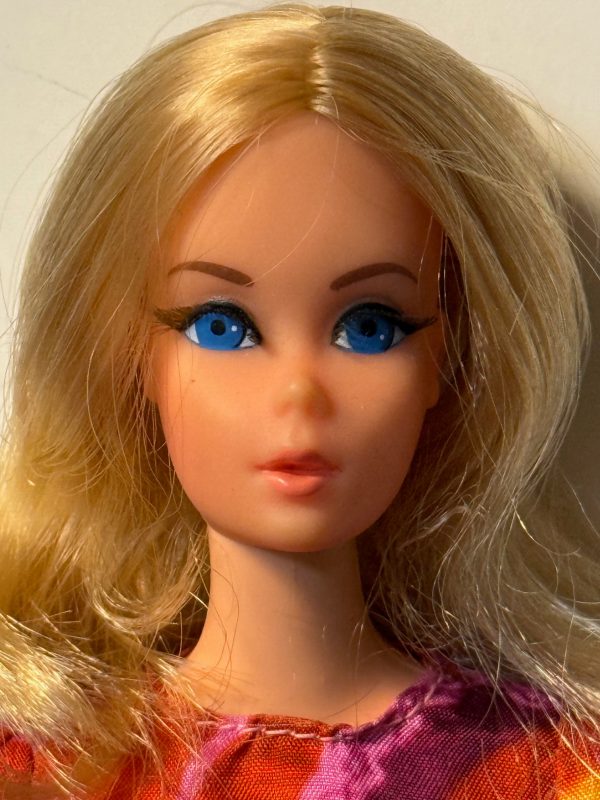 #1155 Vintage Live Action Barbie in Original Outfit MINT - Image 2