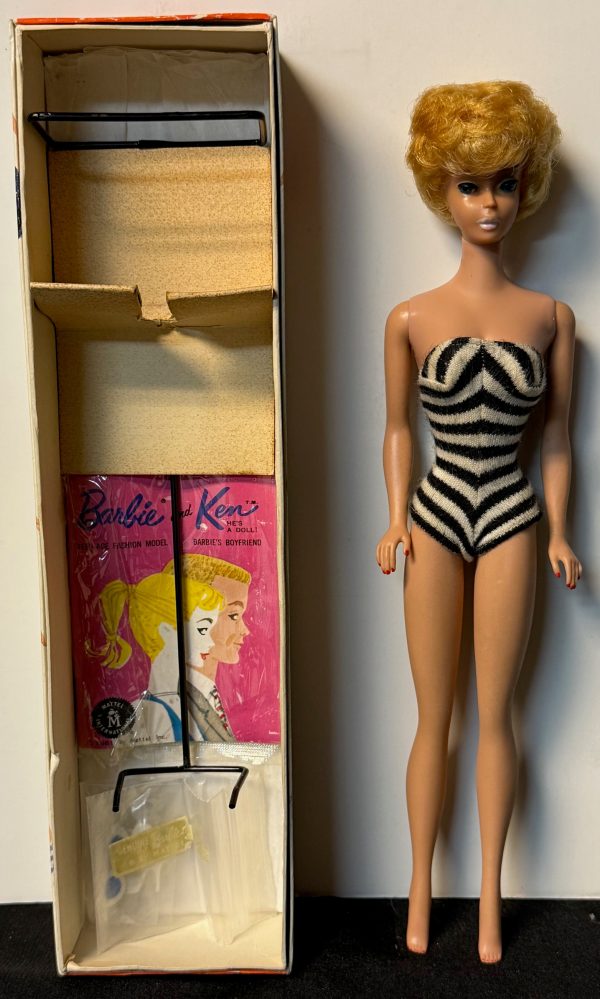 #850 Vintage Bubble Cut Barbie White Ginger MIB - Image 3