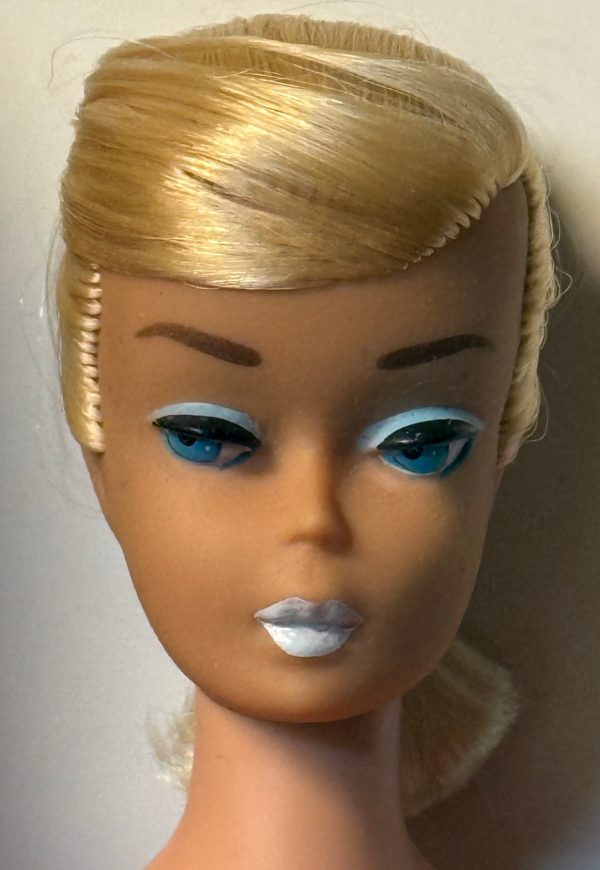 #850 Vintage Platinum Swirl Ponytail Barbie MIB w/Wrist Tag - Image 3