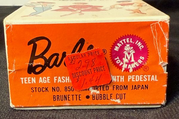 #850 Vintage Bubble Cut Barbie Brunette MIB - Image 10