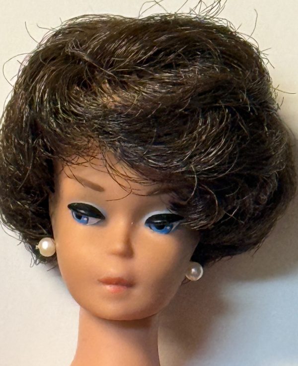 #850 Vintage Bubble Cut Barbie Brunette MIB - Image 3