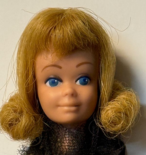 #860 Vintage Midge Blonde Dressed in #944 Masquerade - Image 2