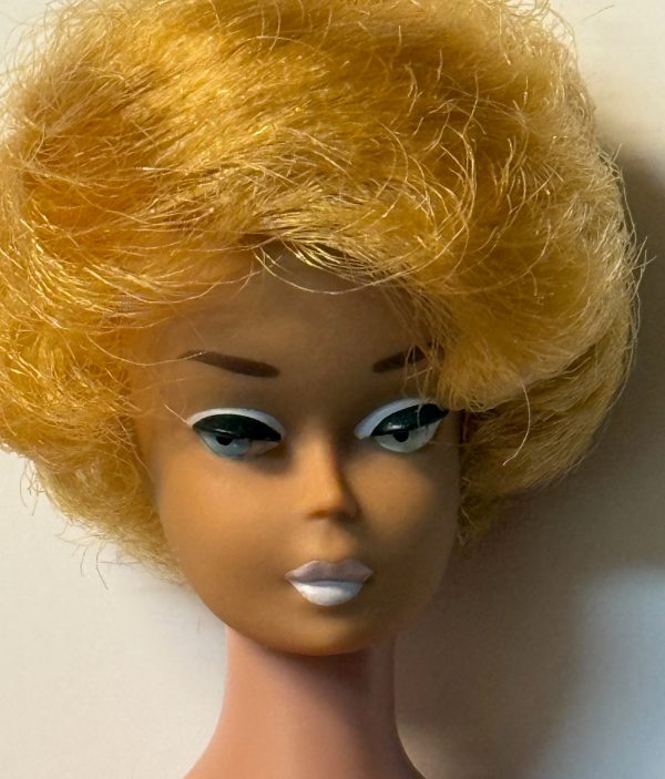 #850 Vintage Bubble Cut Barbie Blonde - Image 2