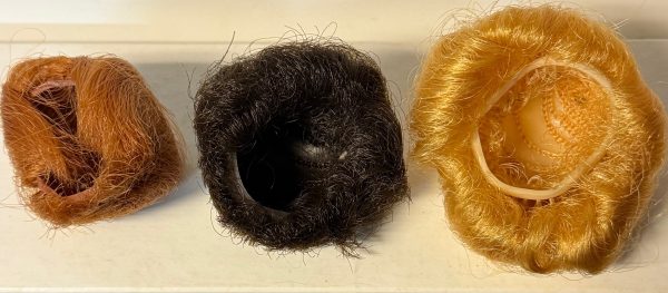 #870 Vintage Fashion Queen Barbie with Three Wigs in Original Swimsuit and Hat - Image 6