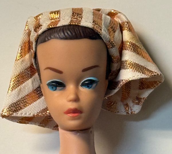 #870 Vintage Fashion Queen Barbie with Three Wigs in Original Swimsuit and Hat - Image 2