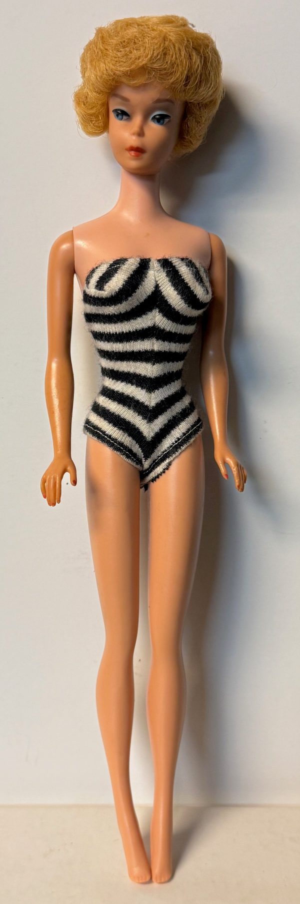 #850 Vintage Bubble Cut Barbie Blonde in Swimsuit