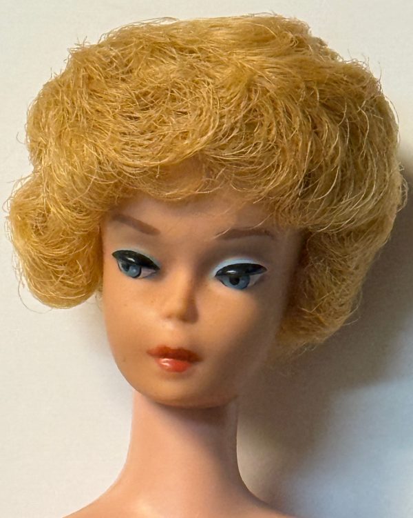 #850 Vintage Bubble Cut Barbie Blonde in Swimsuit - Image 2