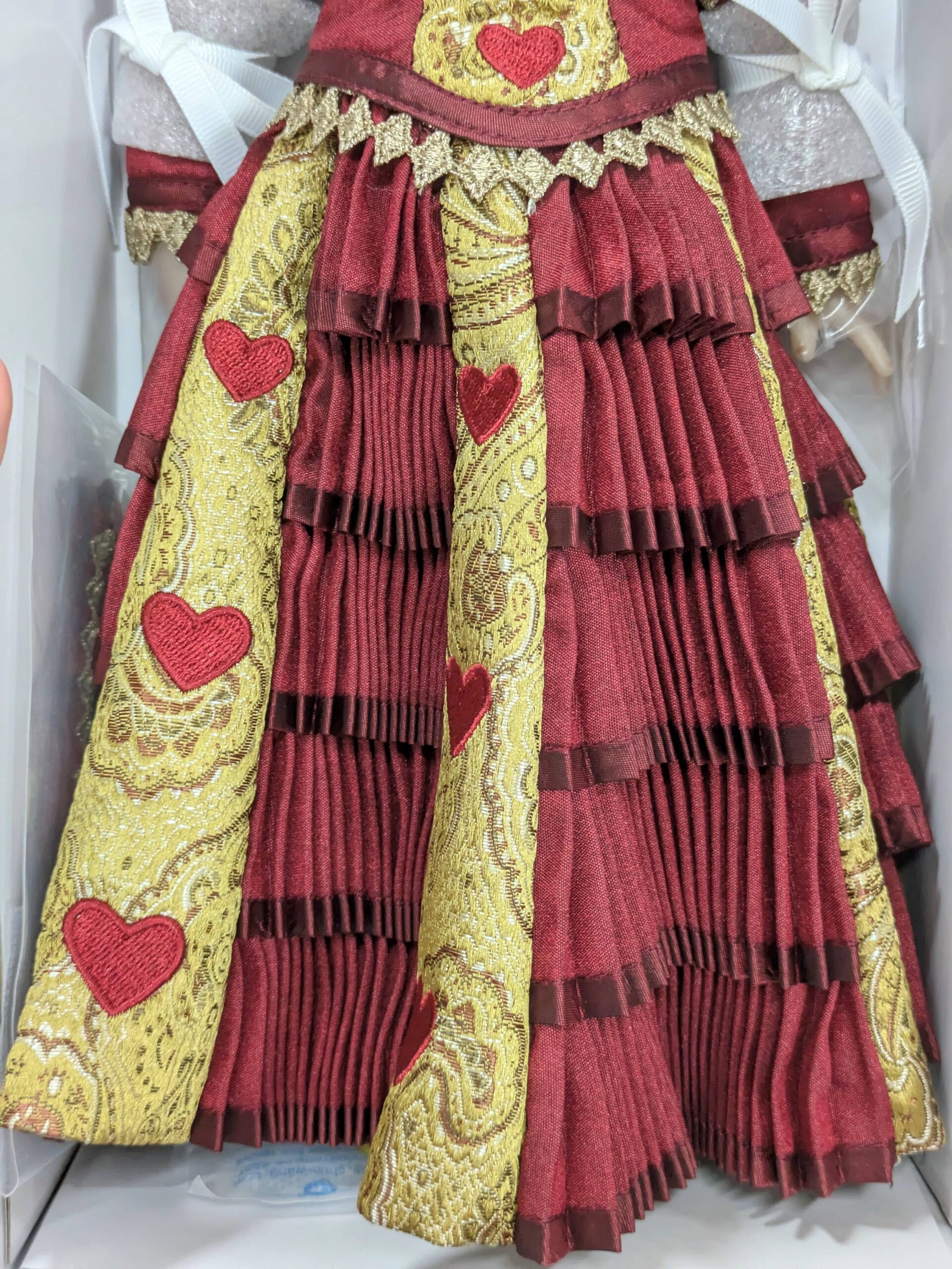 2025 MDCC Little Darling Dianna Effner #1 Sculpt QUEEN OF HEARTS. NRFB in SHIPPER - Image 4