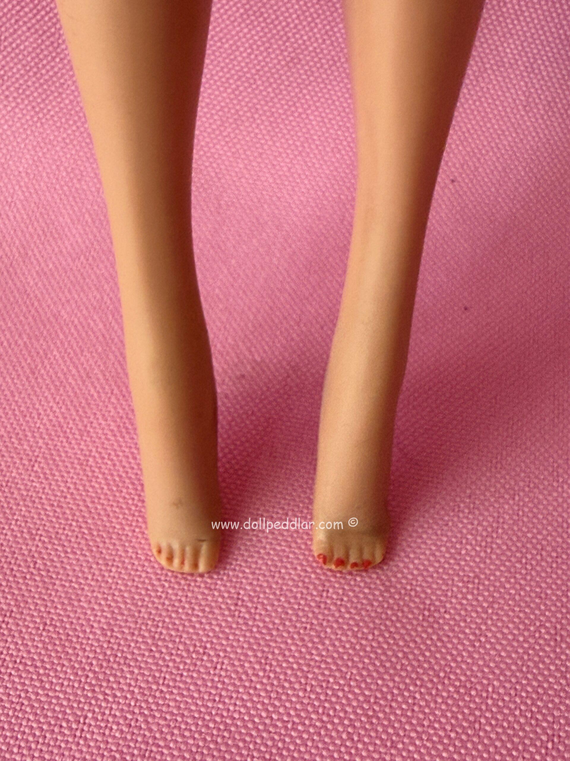 Vintage Side-Part Blonde Bubble Cut Barbie MINT/NEAR MINT - Image 10