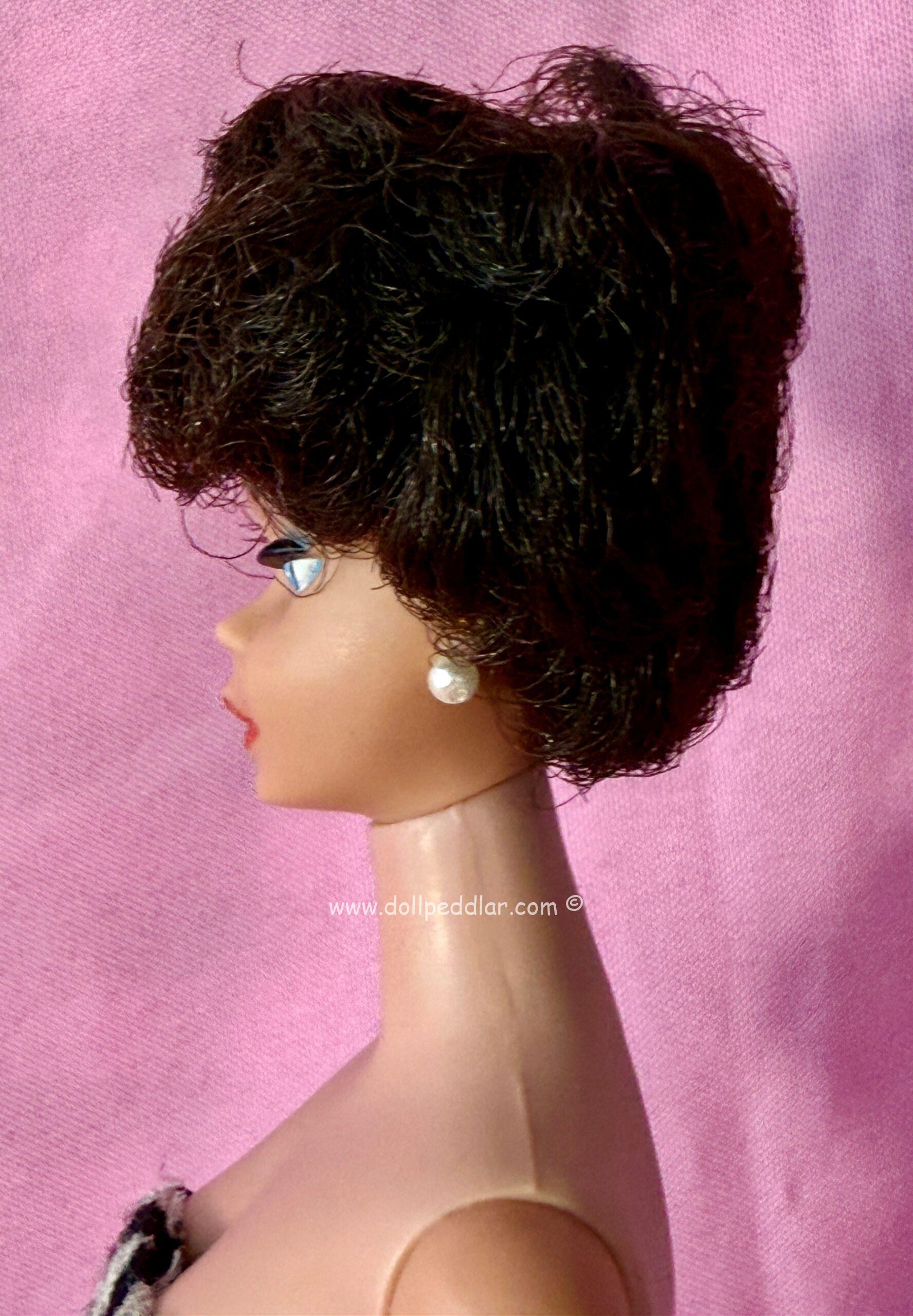 #850 Vintage Bubble Cut Brunette MIB - Image 12