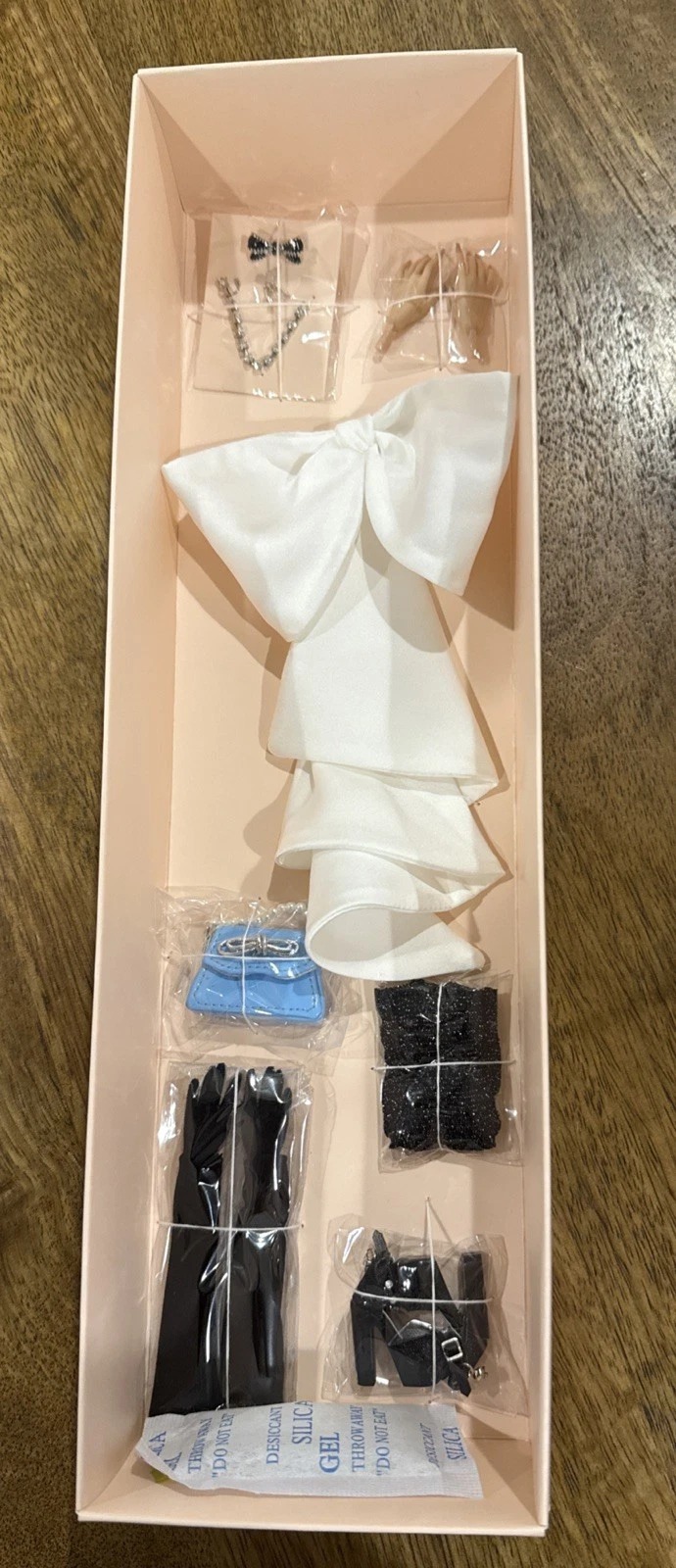 NU. Face Night Out Erin Salston Doll PLUS Completer Bow-tique Accessory Pack - Image 7