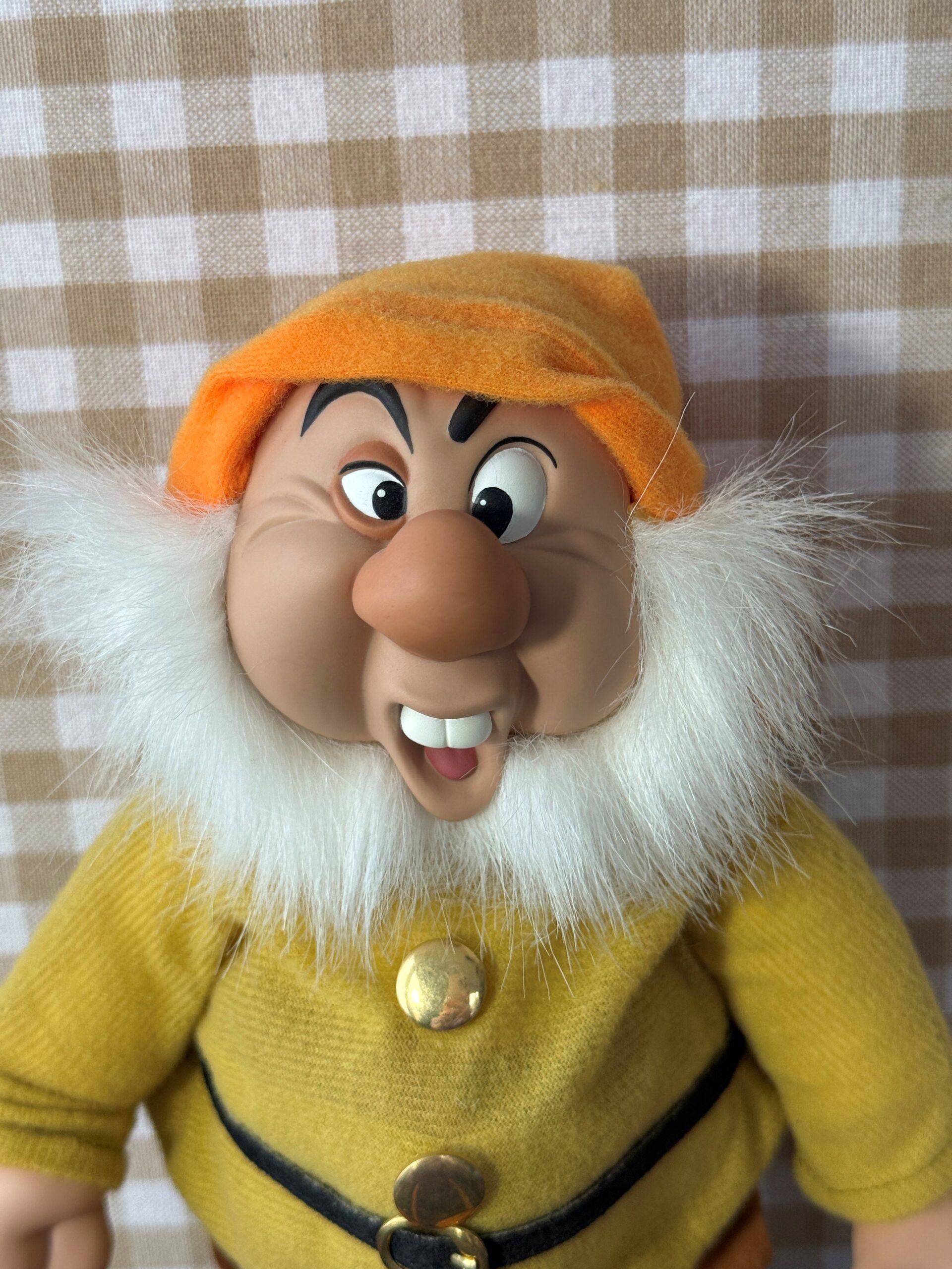 Disney Snow White "Sneezy". Porcelain Figure LE2500. Mint Condition - Image 2