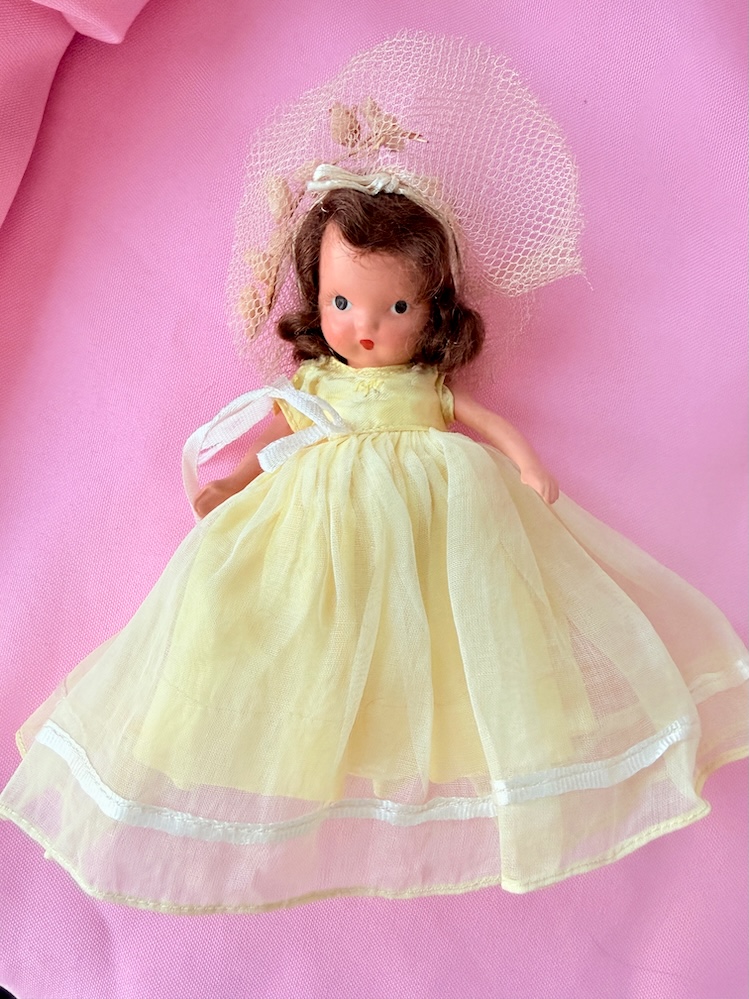 Nancy Ann Storybook Doll "BRIDE" bisque, black painted eyes, auburn wig Very Good - Image 4
